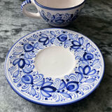 Set of 4 white/blue ceramic cups and saucers.