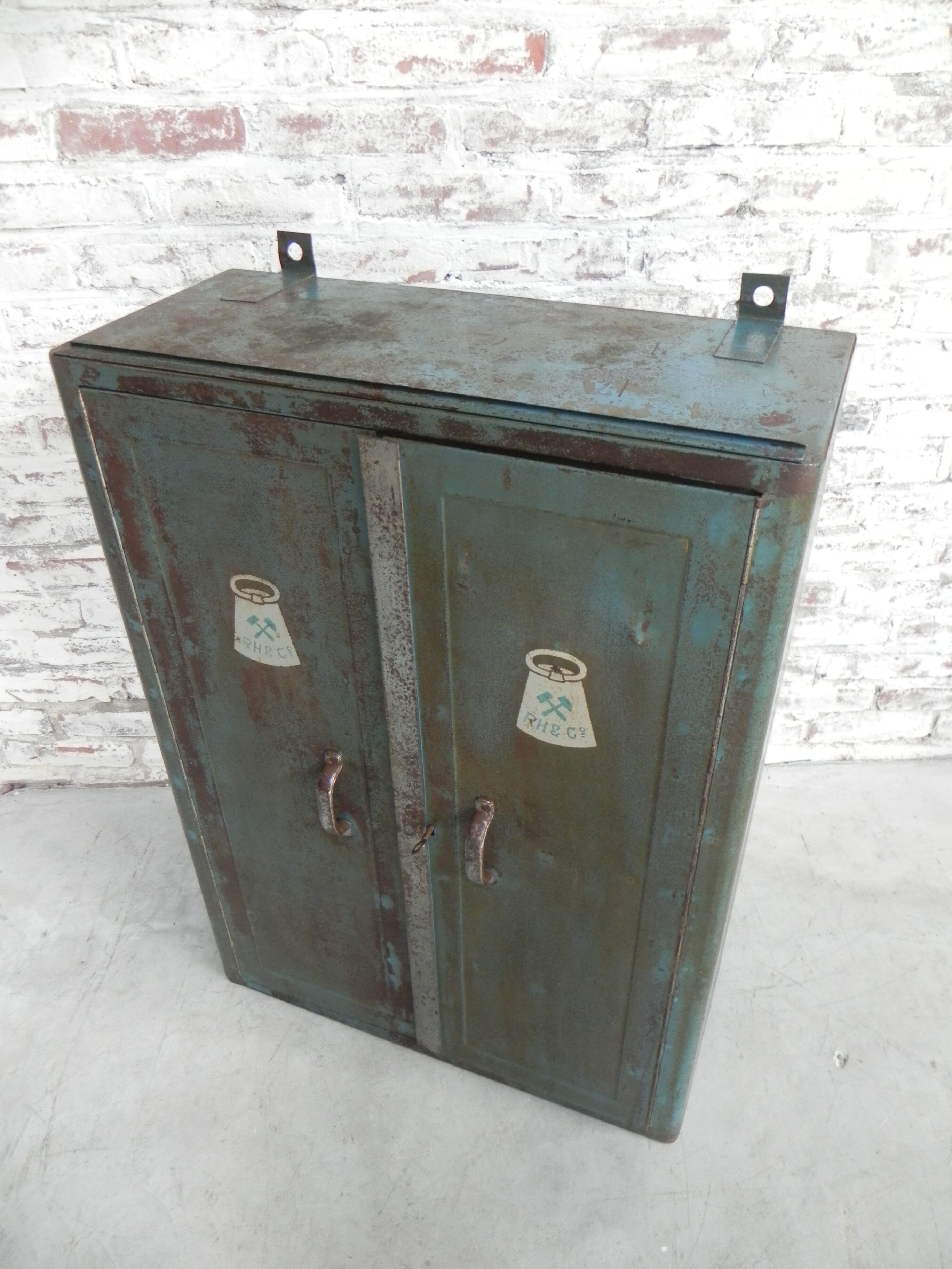 Industrial steel tool cabinet, hanging model, HR and Co