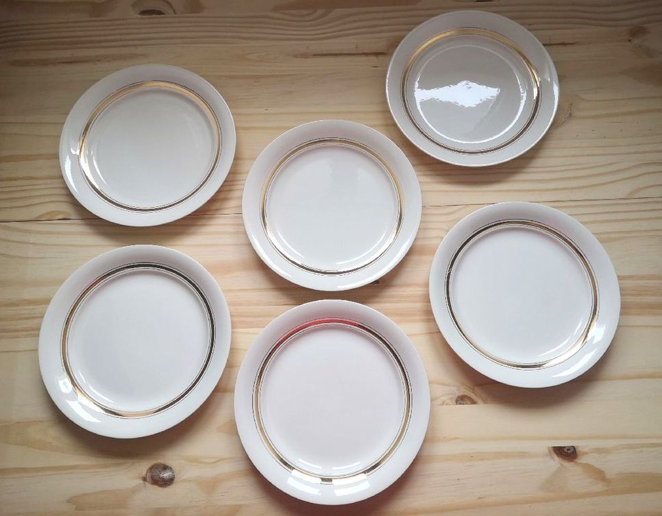 12 Villeroy & Boch cream plates with golden edging, 6 flat and 6 hollow plates