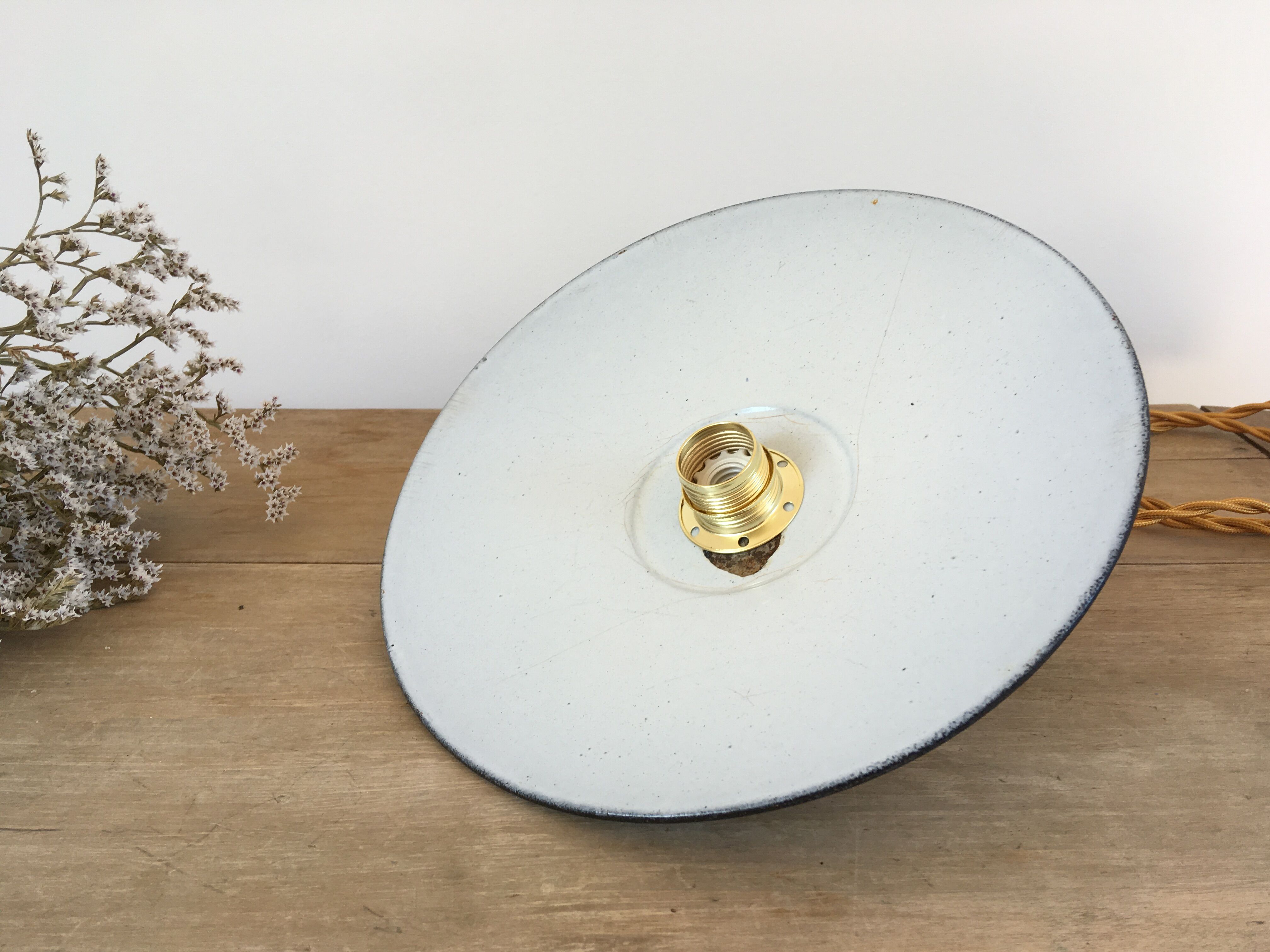 Pair of suspensions in black & white enamelled sheet metal