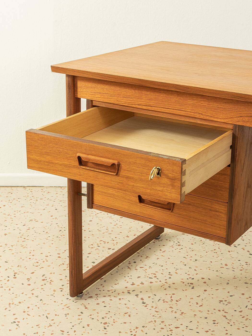 Bureau des années 1960, vintage