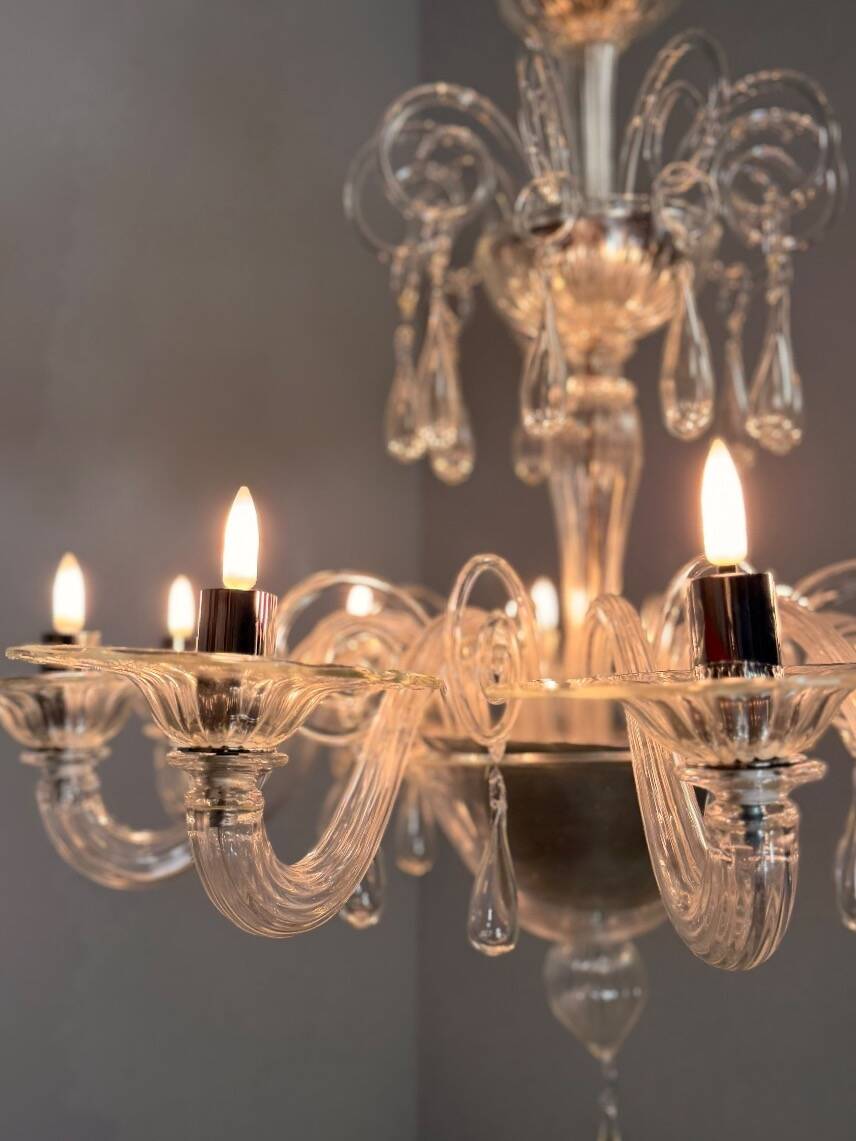 Venetian chandelier in transparent Murano glass with 10 light arms, circa 1980.