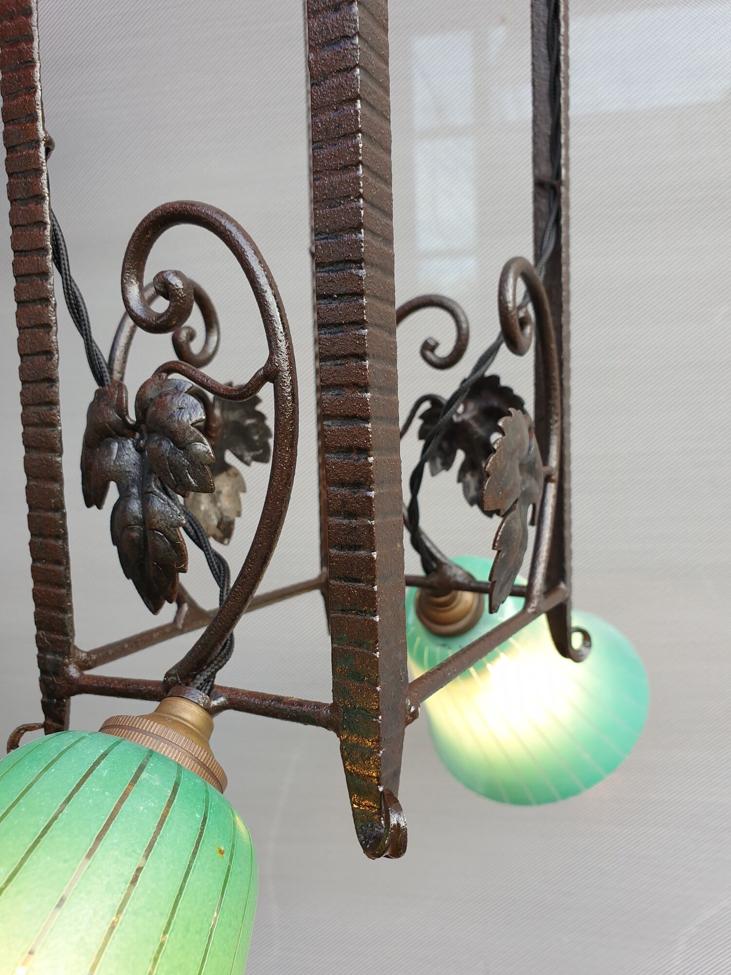 Art Deco chandelier 1930 in leafy wrought iron with 2 green tulip lights