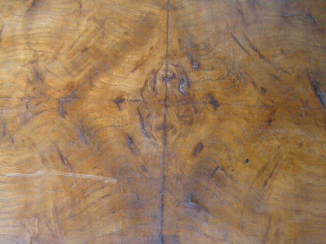 Oval coffee table Art Deco Walnut Burr