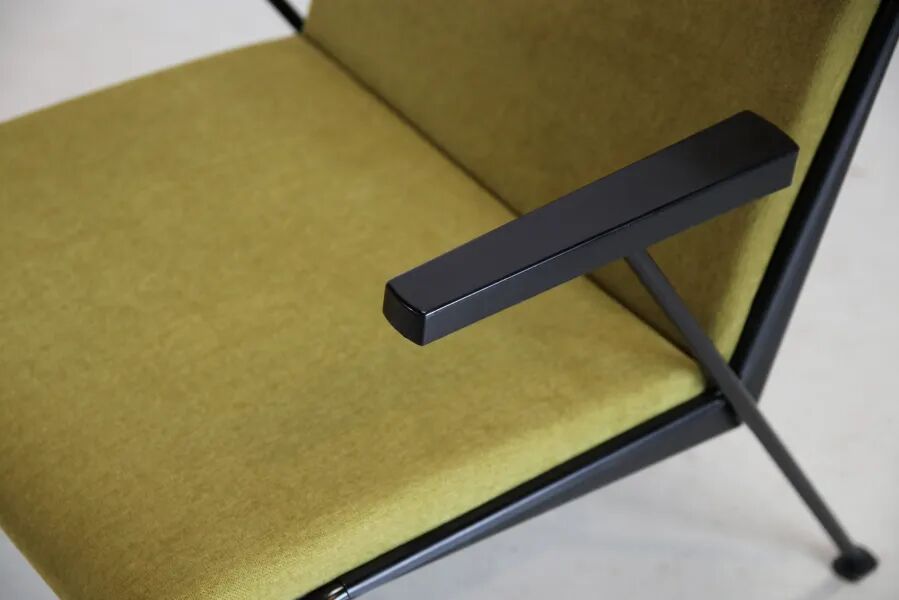 Rietveld Oase chair by Ahrend de Cirkel