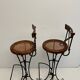 Paire de tabourets de bar vintage en bois et fer forgé avec assises cannées