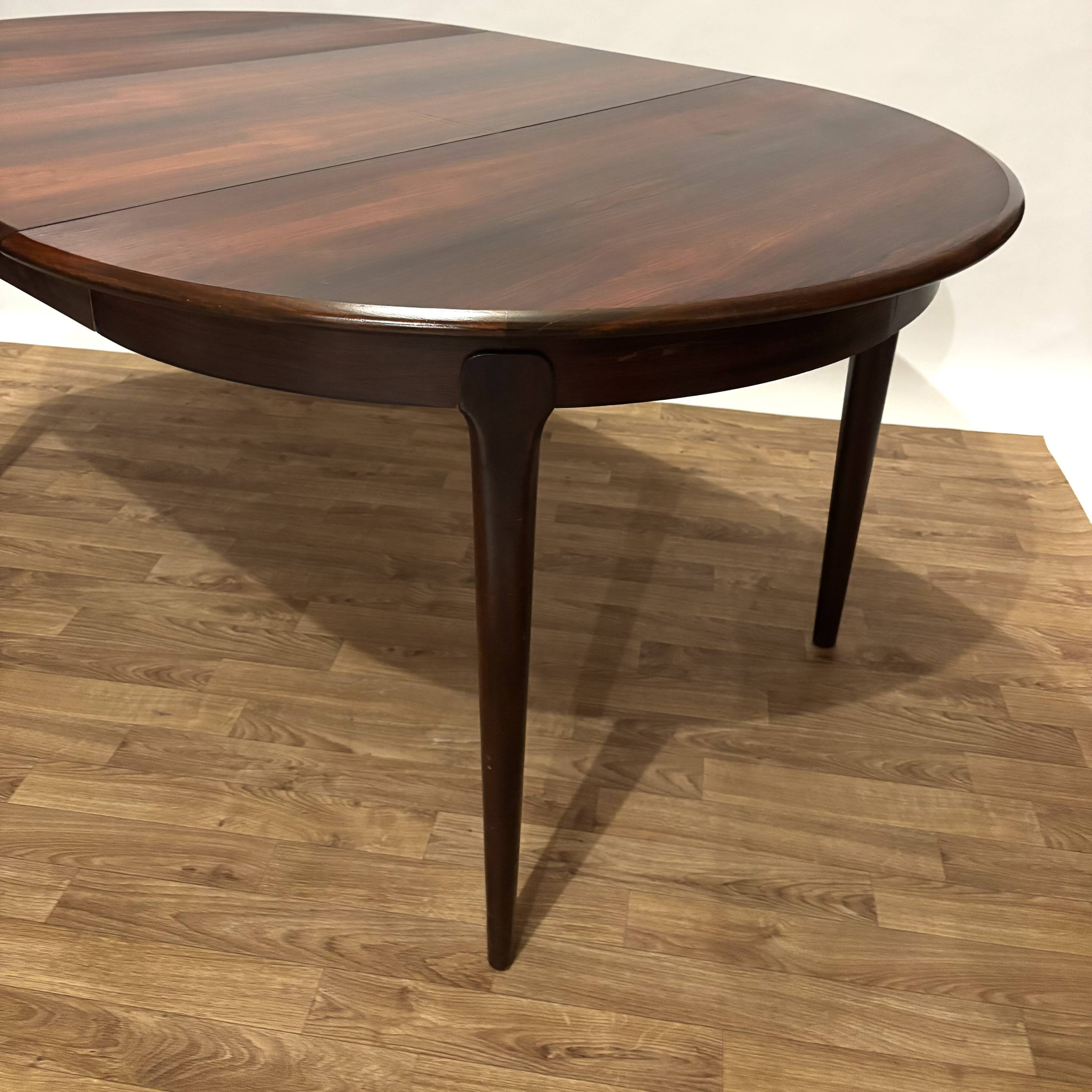Extendable dining table in Rio rosewood.