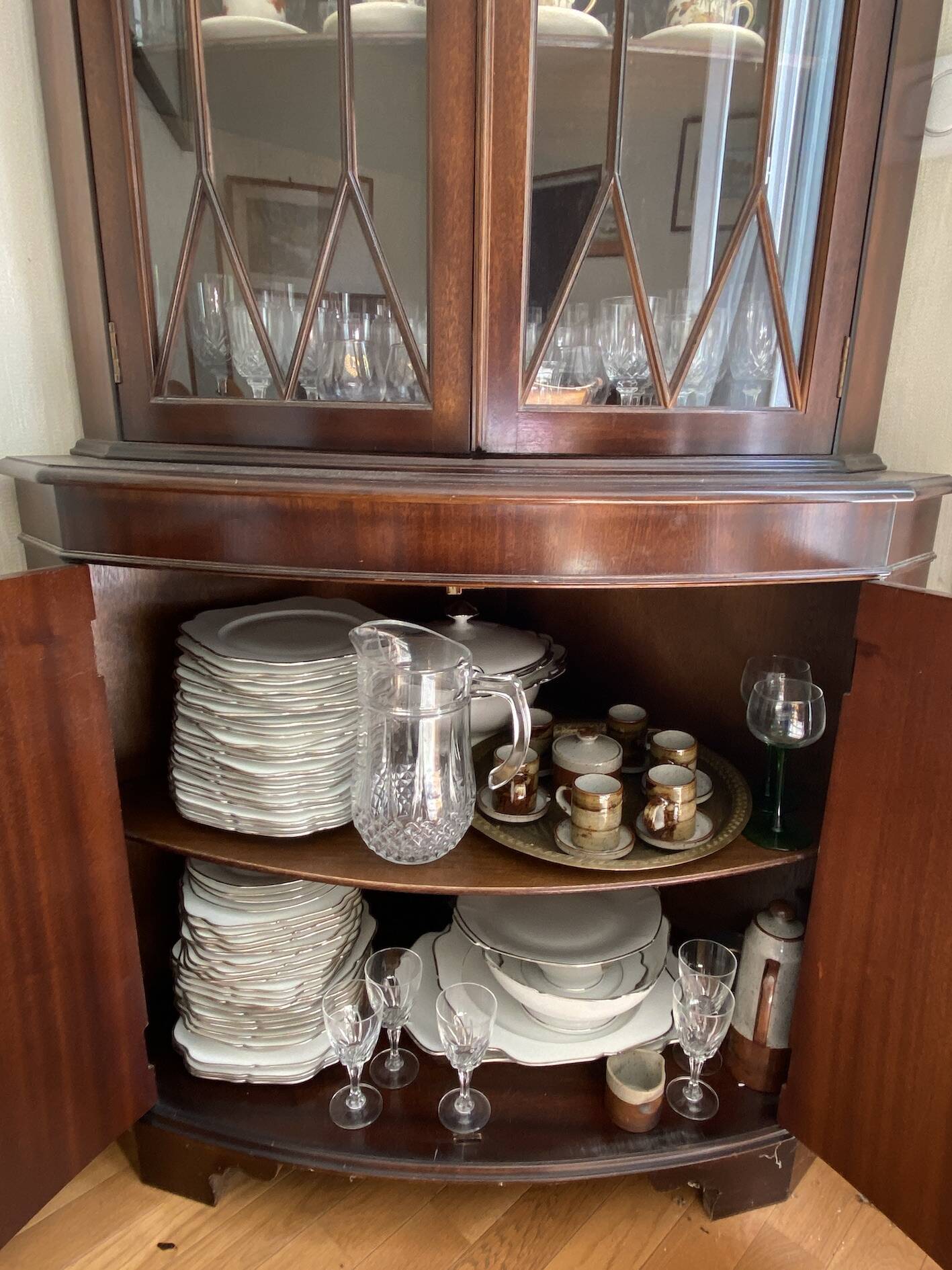 Vitrine Encoignure Anglaise - Vaisselier d’angle Acajou