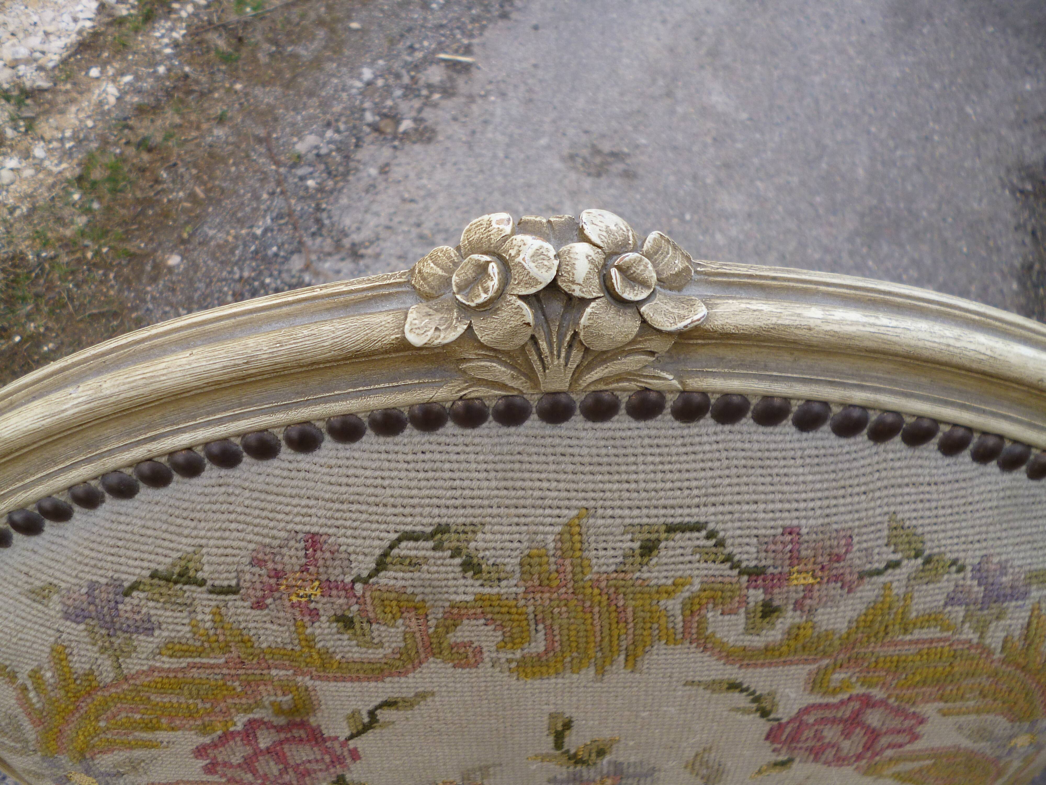 Paire de fauteuils de style Louis XV patine ancienne