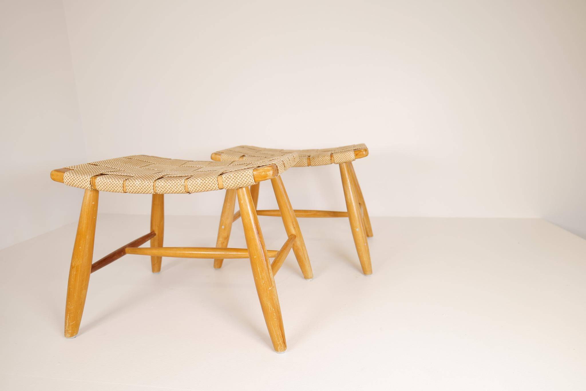 Pair of Swedish stools from the 1960s in lacquered birch, mid-century style.