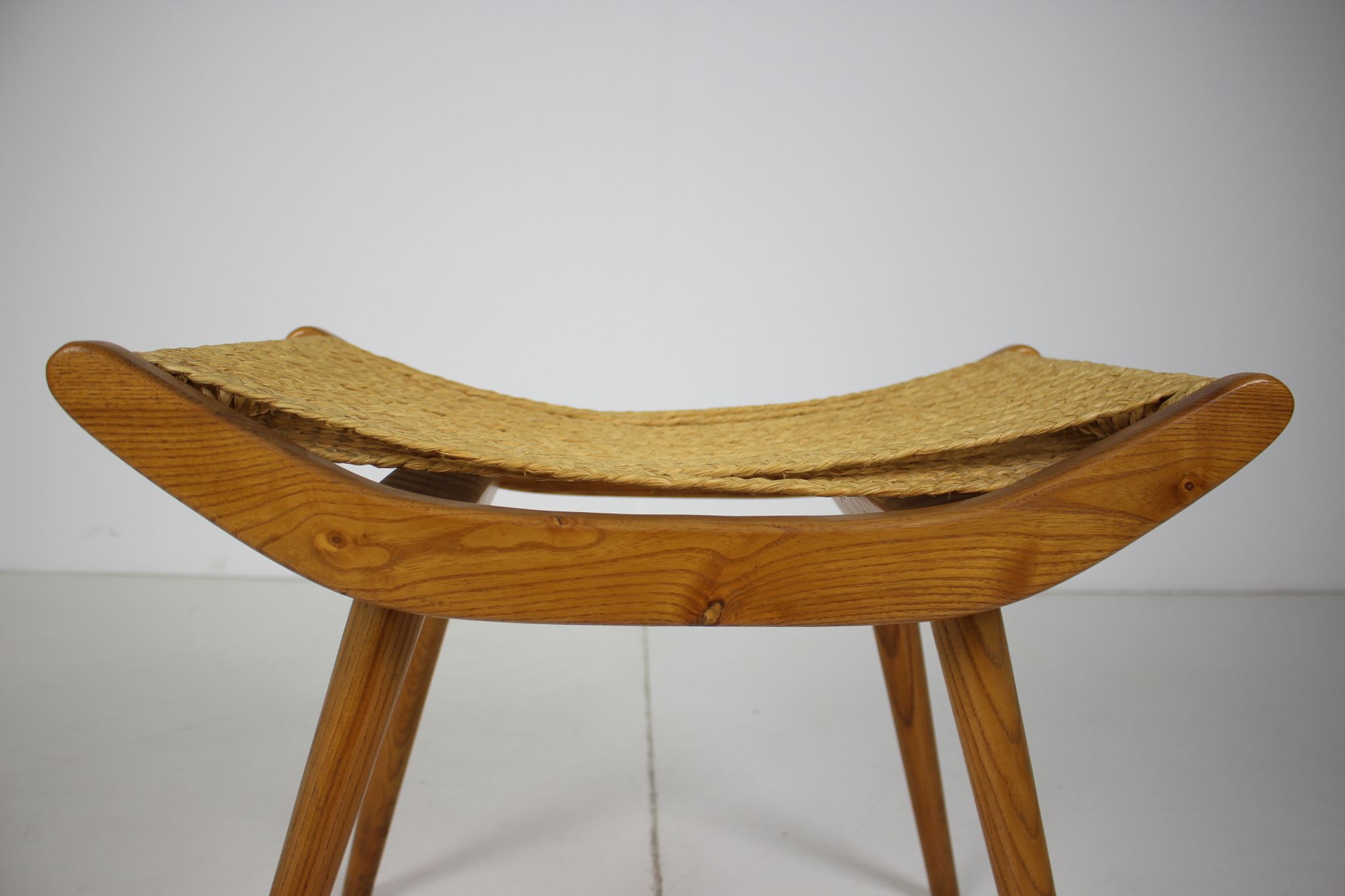 Tabouret en bois du milieu du siècle/ ULUV, Tchécoslovaquie