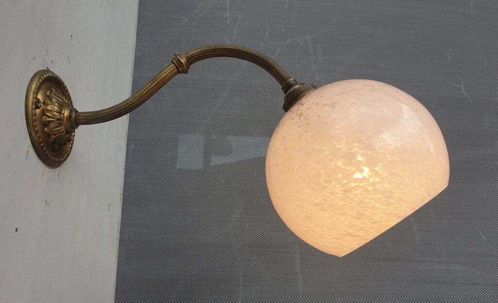 Brass wall lamp and cloudy glass Clichy art deco
