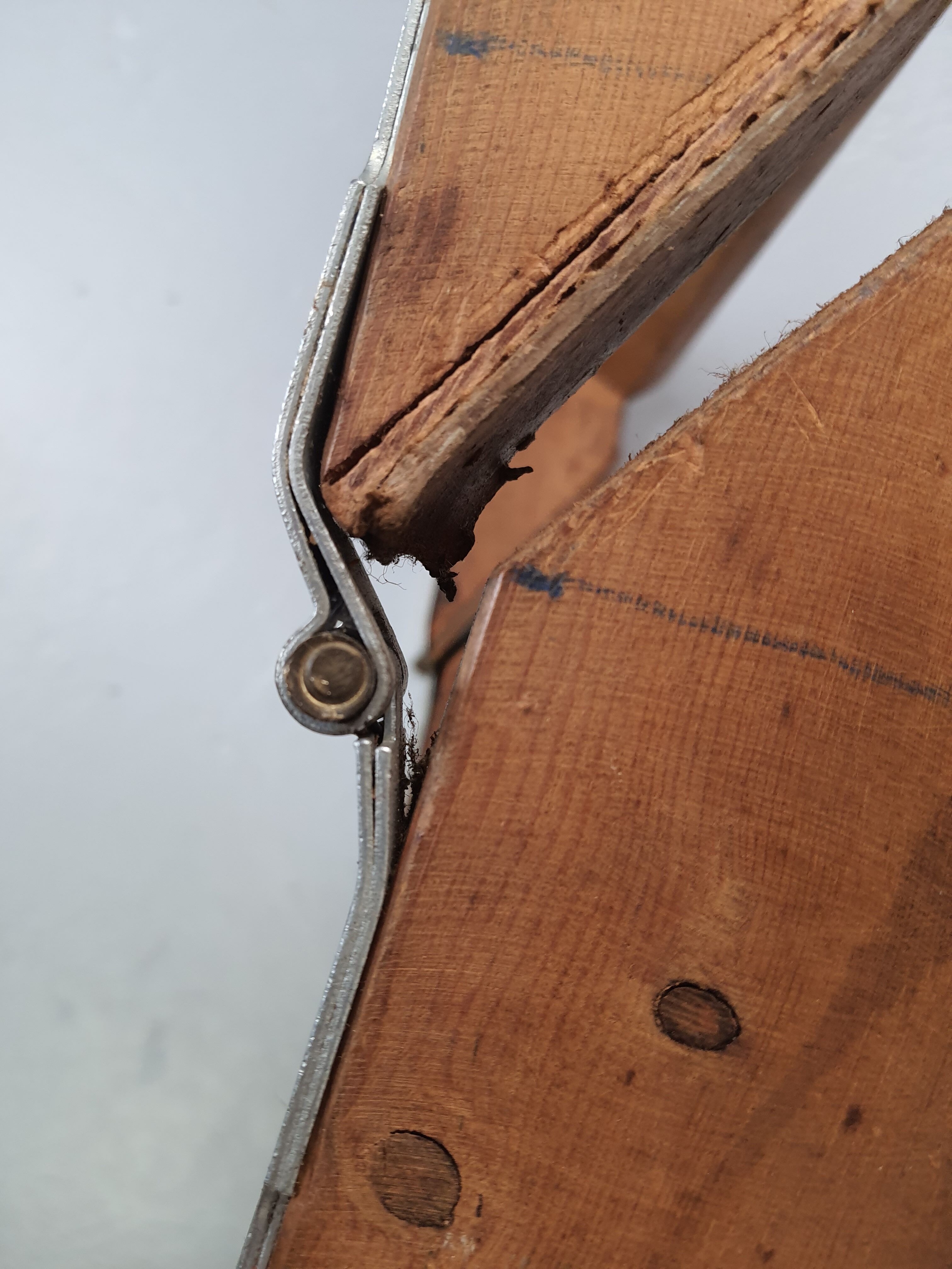 Retractable miller's ladder