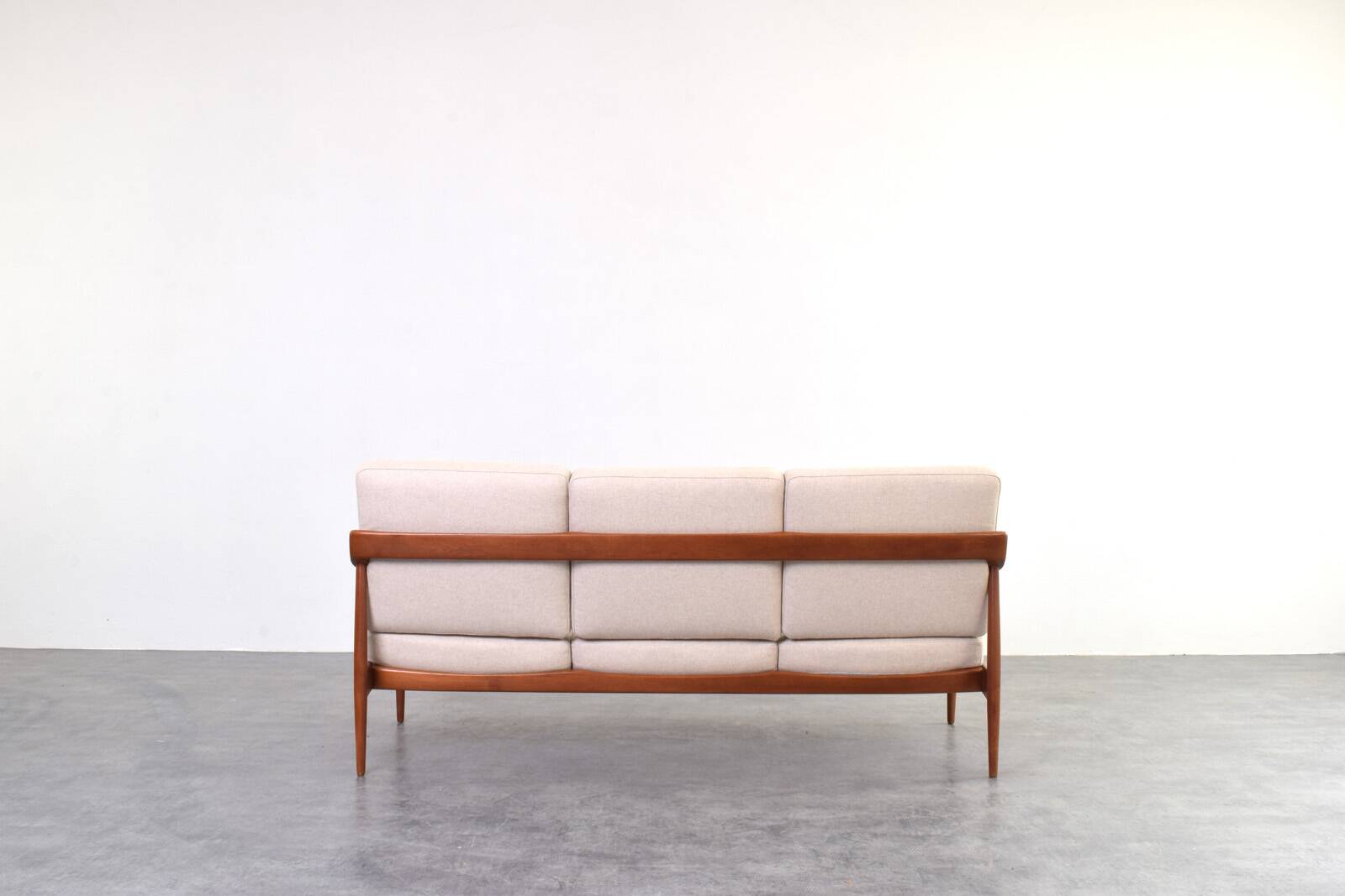 Mid-Century Teak Sofa from Knoll Antimott, 1960s.