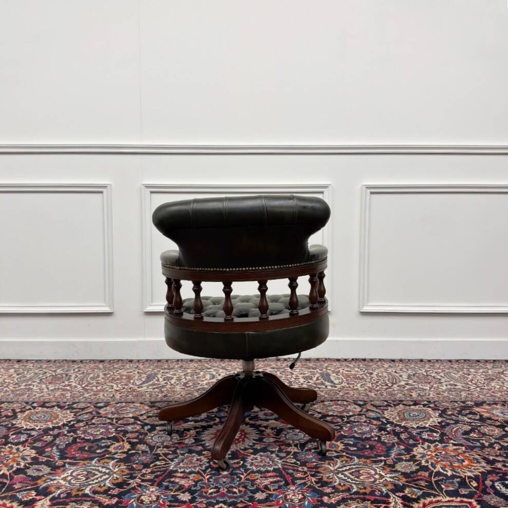 Chaise de bureau Chesterfield anglaise, chaise de capitaine, verte.