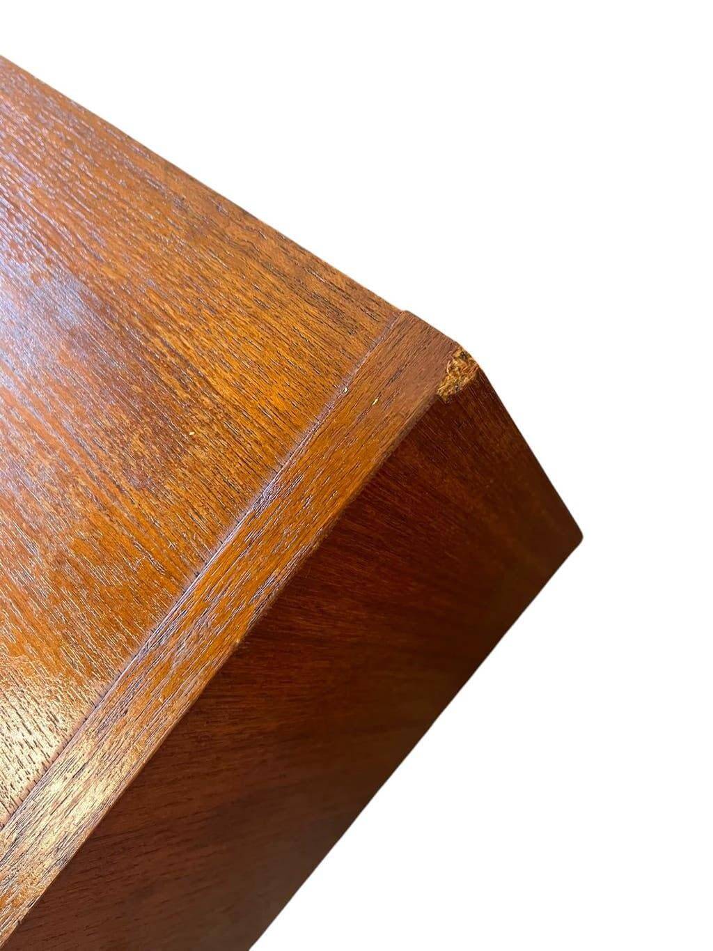 Set of 2 vintage wooden bedside tables/mini cabinets.