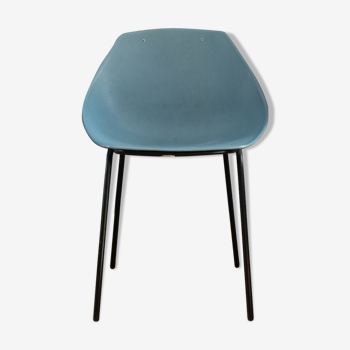 Shell chair, by Pierre Guariche for Meurop