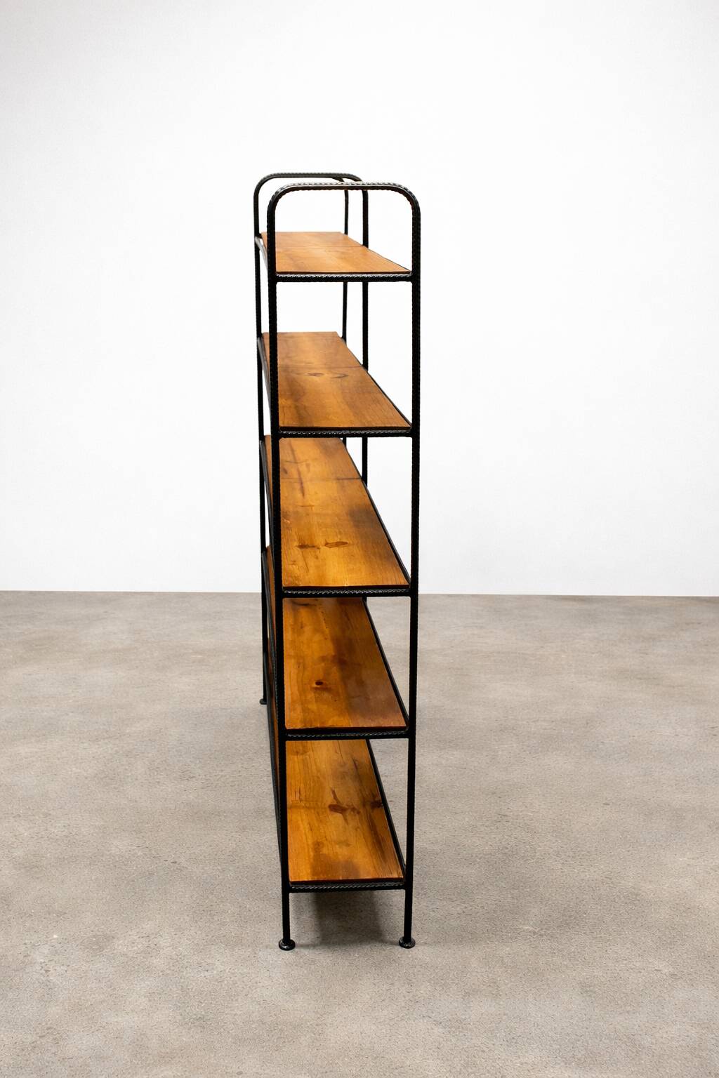 Industrial shelf in solid wood and metal