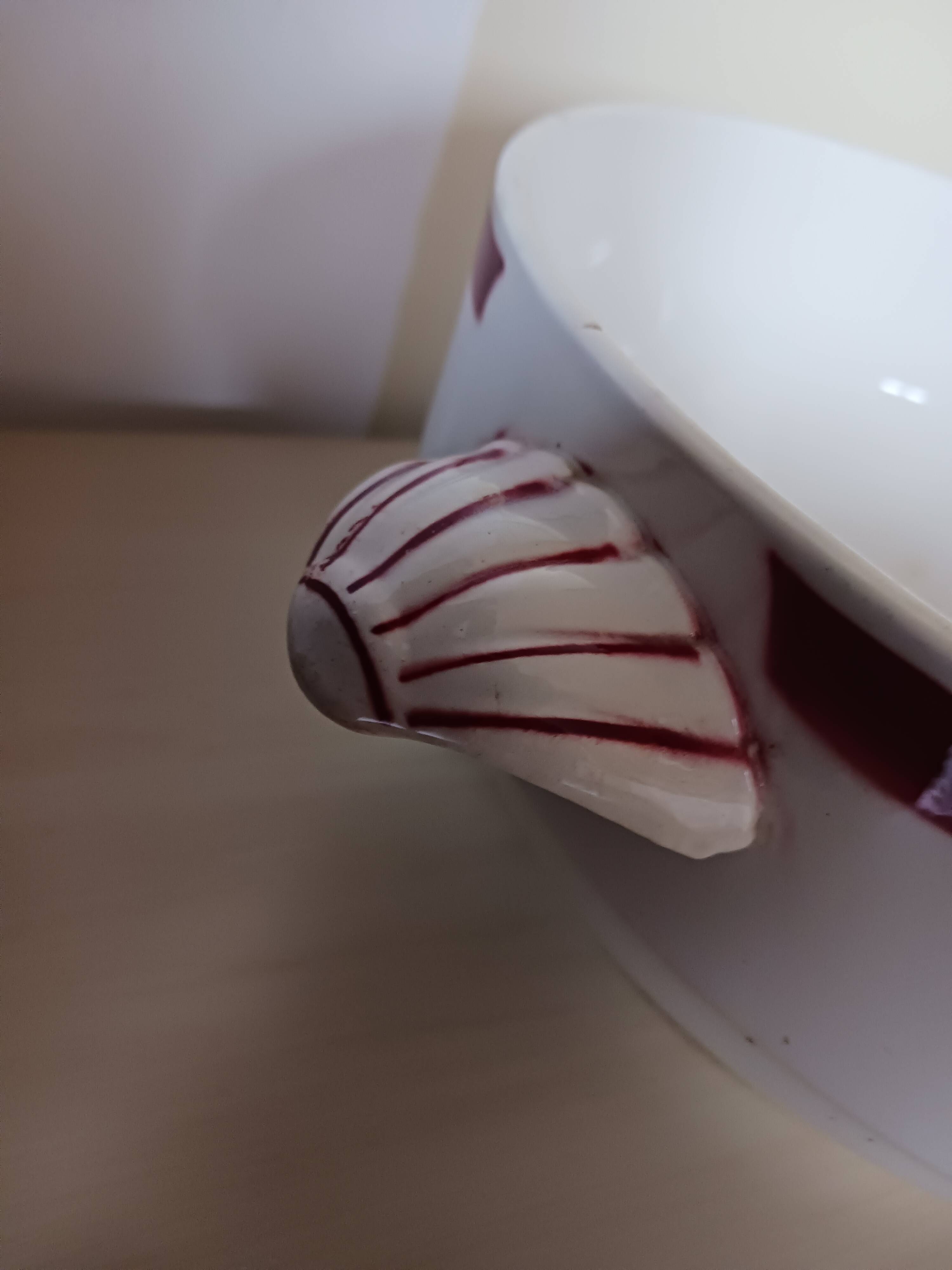 Soup tureen Digoin Sarreguemines, Burgundy model.