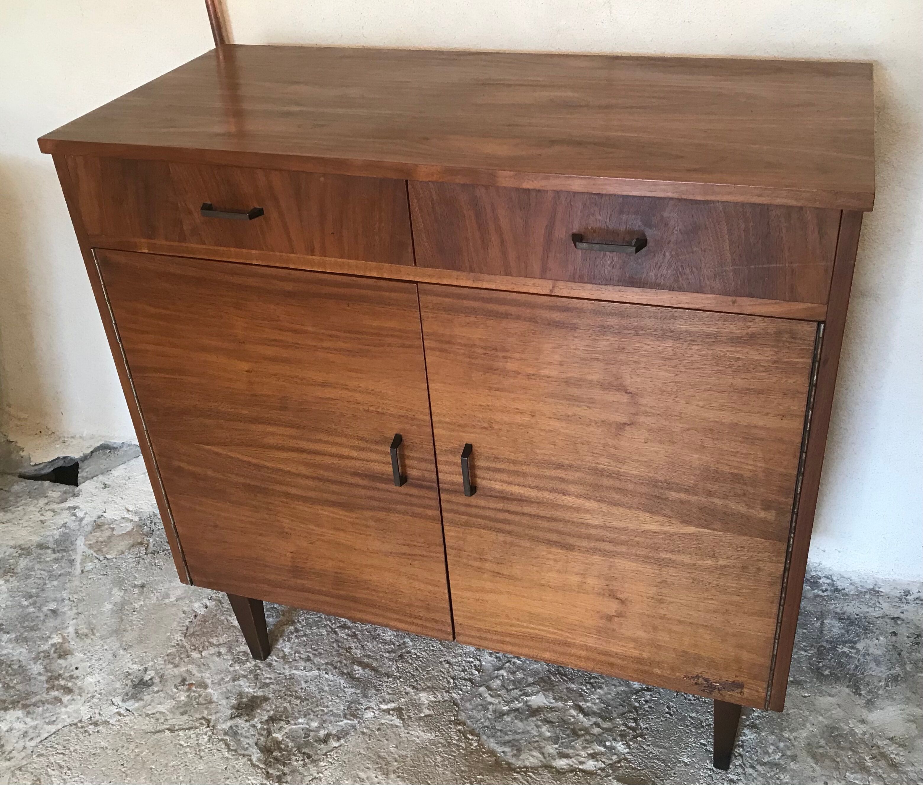 Two-door two-door vintage buffet two drawers