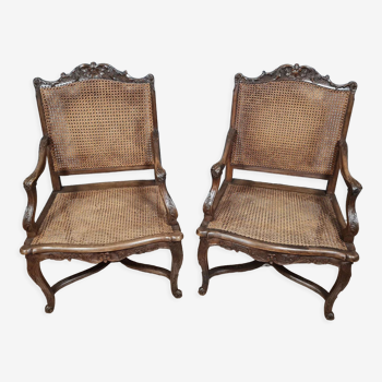 Paire de fauteuils de cabinet époque Régence en noyer circa 1720