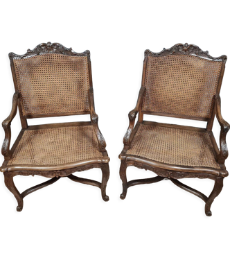 Paire de fauteuils de cabinet époque Régence en noyer circa 1720