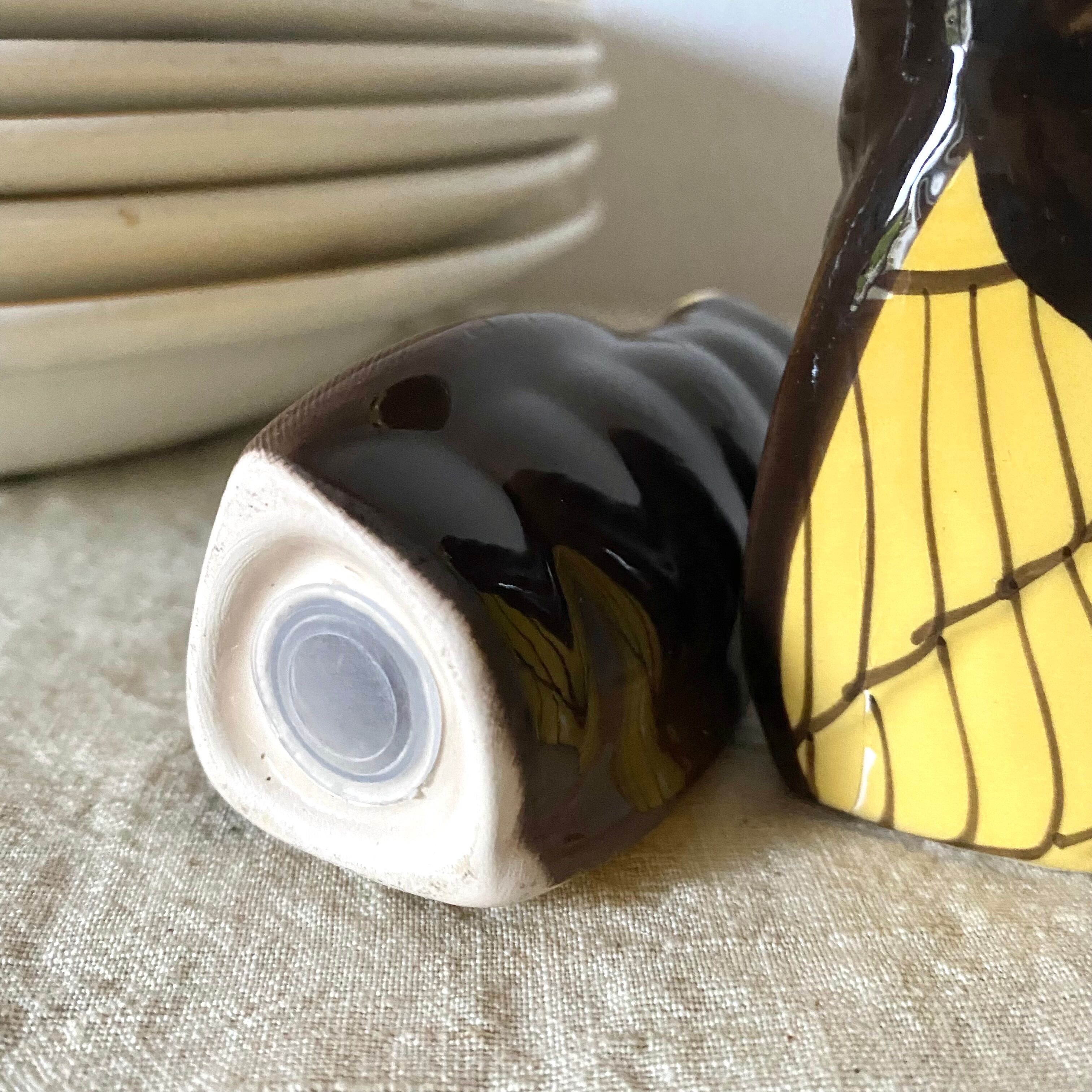 Cicada pepper shaker