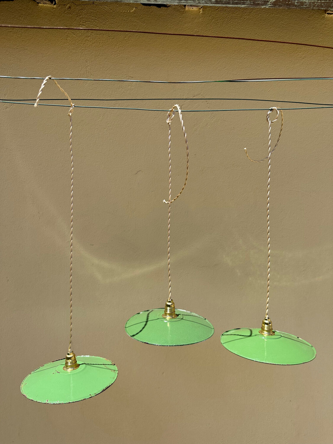 Trio of vintage suspension in green and white enamelled sheet metal indus old farm