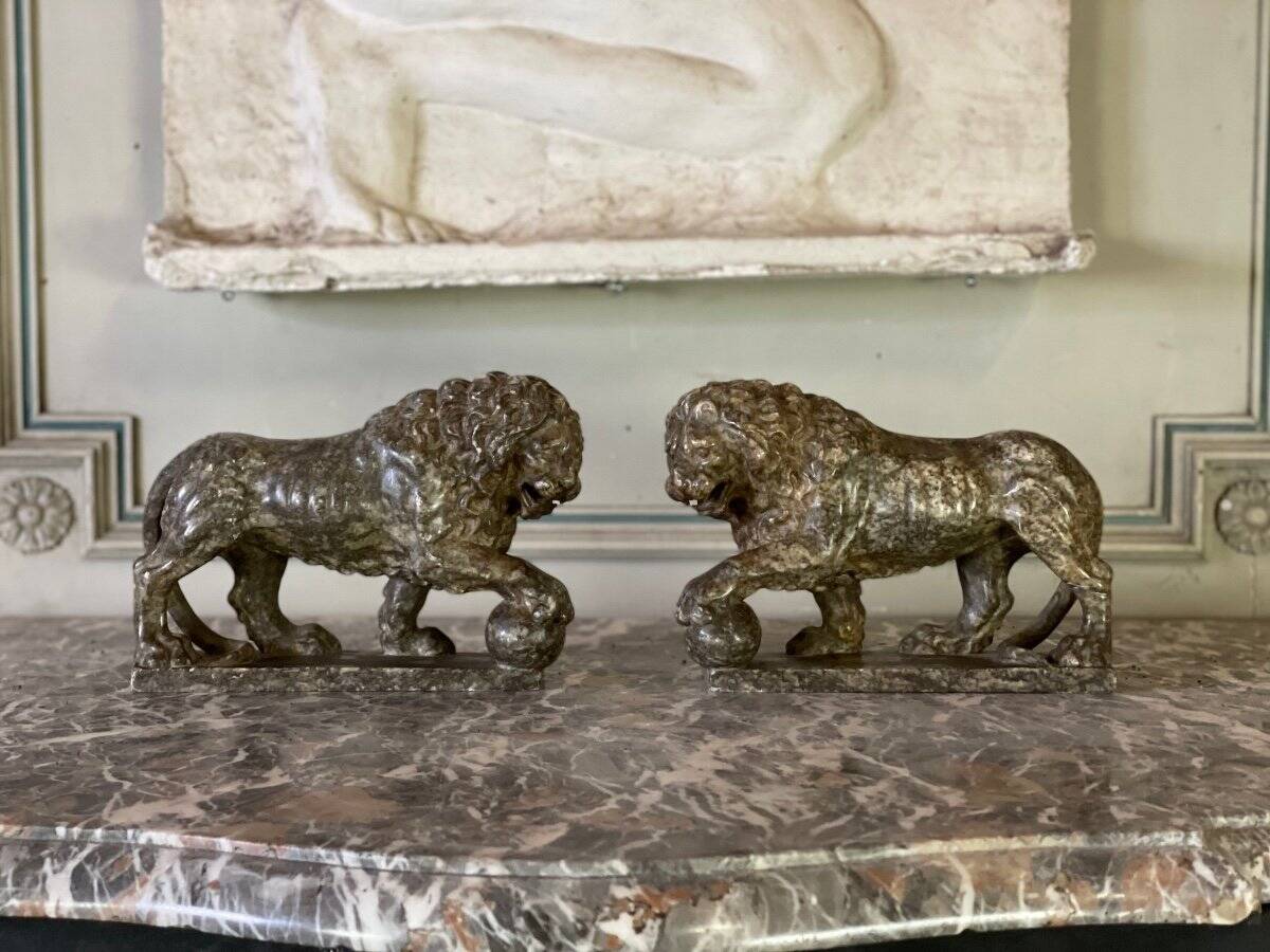 Pair of Medici lions in alabaster, Italy 19th century