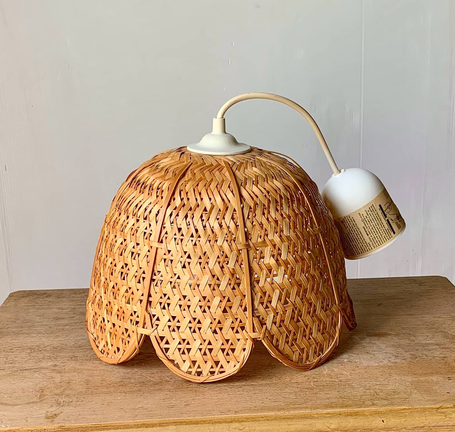 Vintage flower shaped wicker pendant light