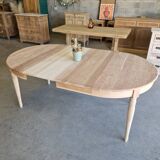 Round table solid cherry with extensions