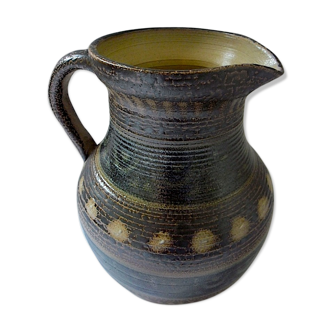 Quimper sandstone pitcher with geometric decorations