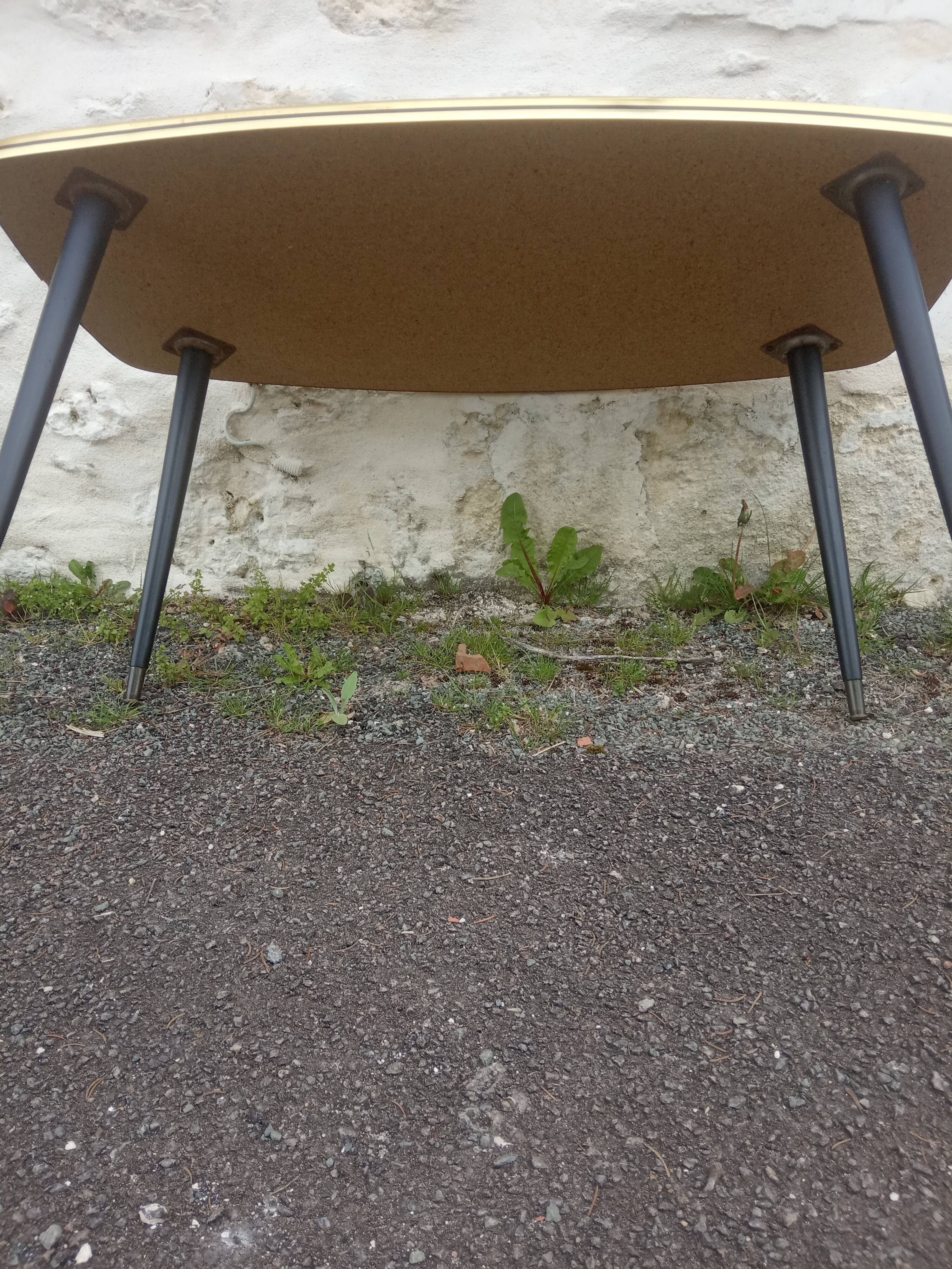 Vintage coffee table floral pattern