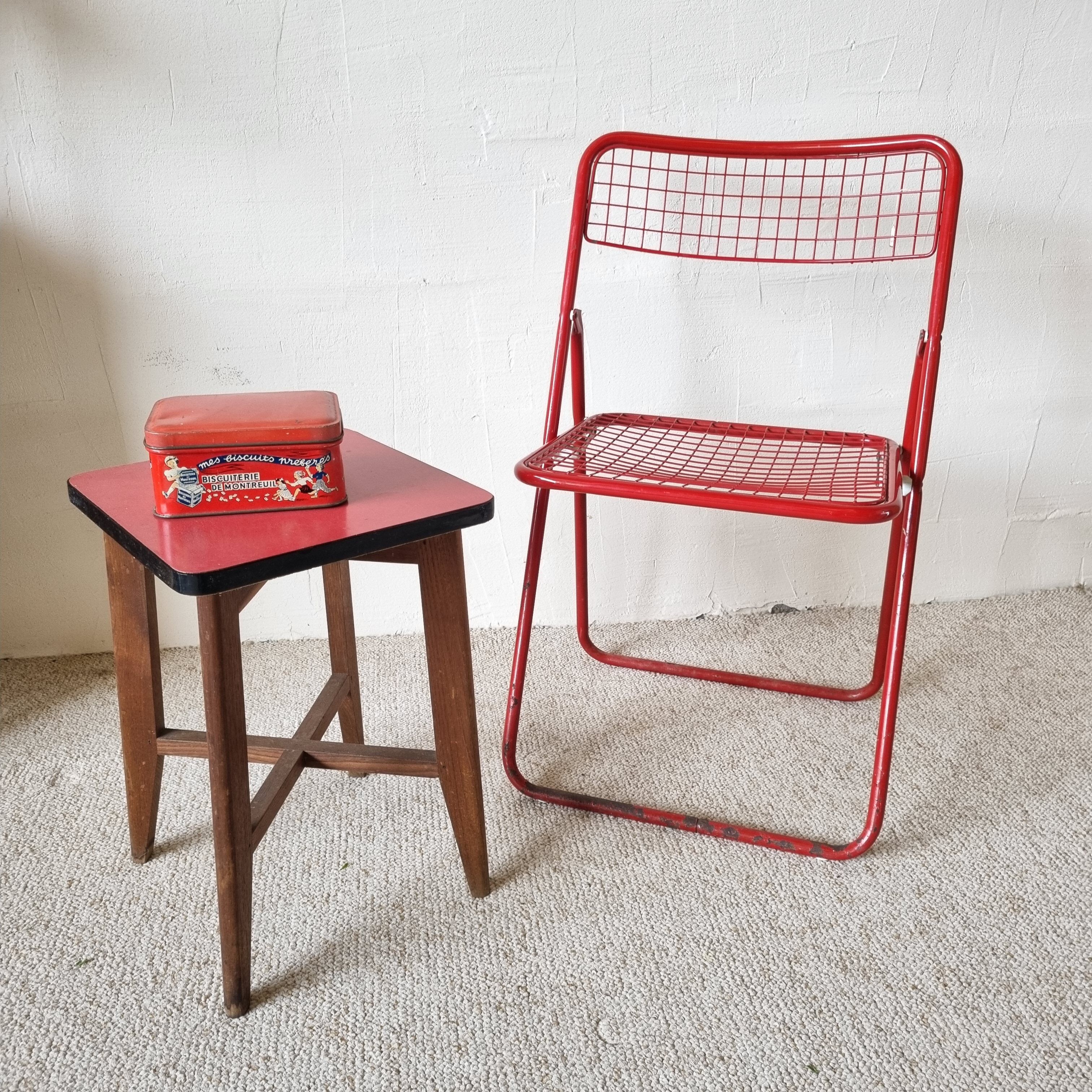 Folding chair made of metal red thread