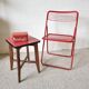 Chaise pliante en métal fil rouge