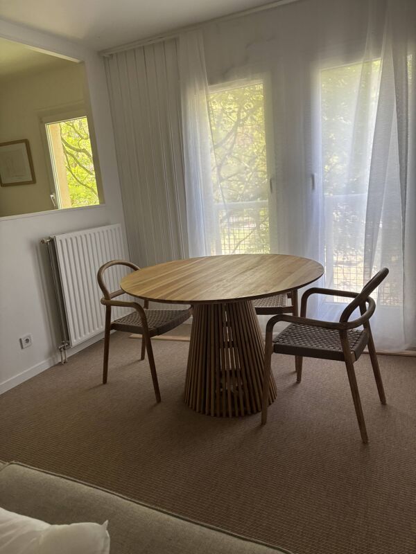 Table +2 chaises Kave home