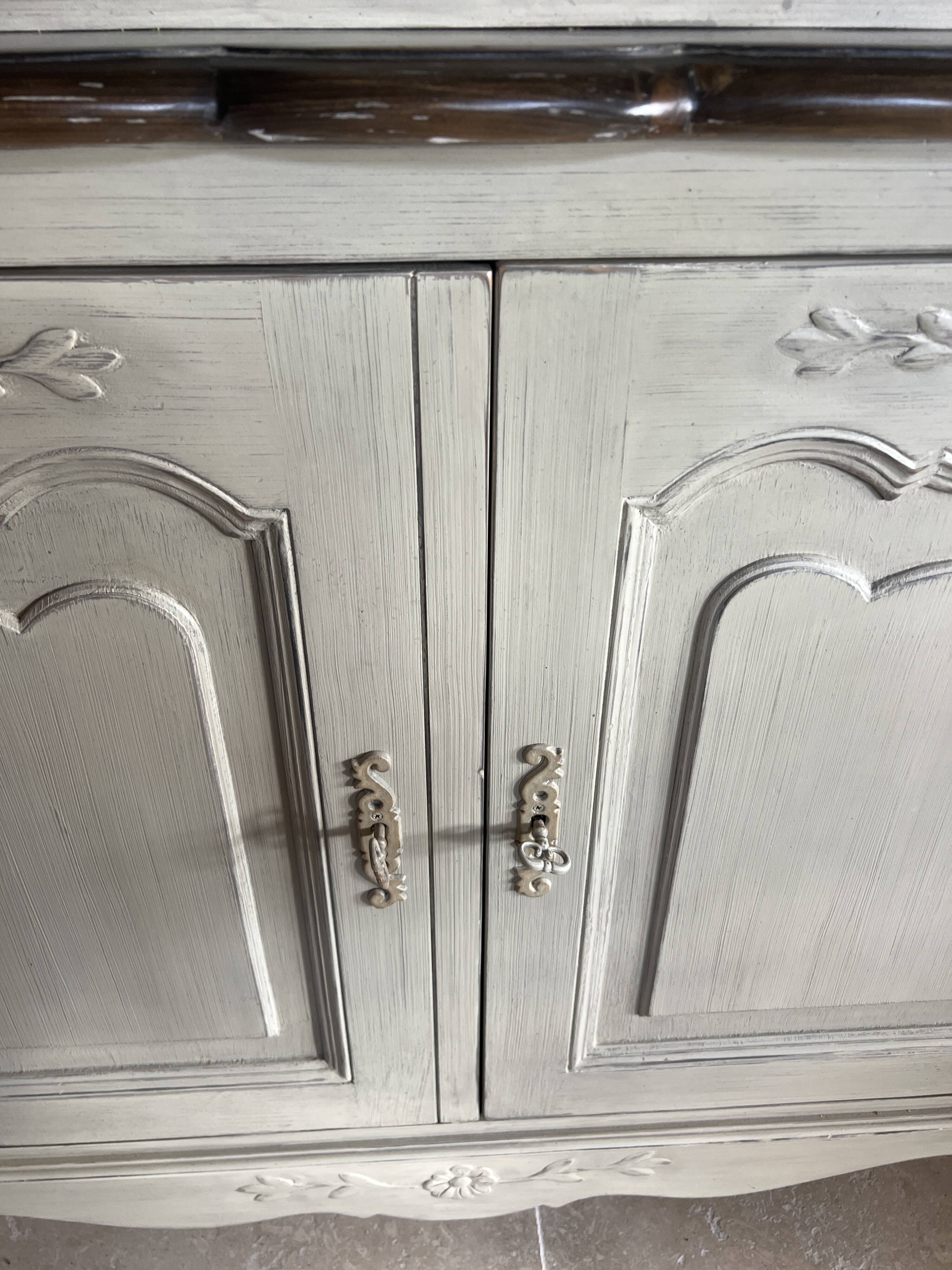 Charming vintage display cabinet in greige solid wood, castle charm.