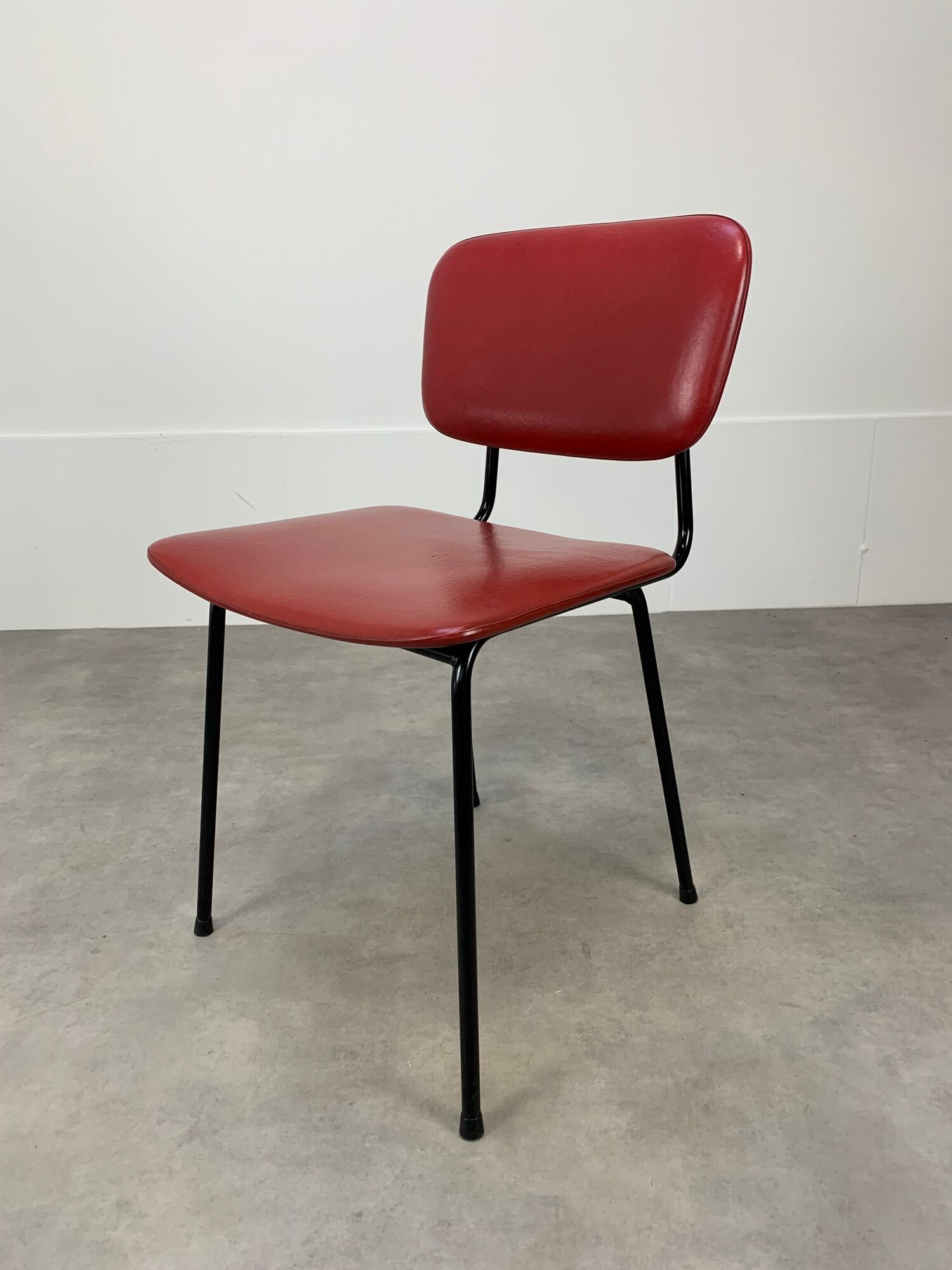 Airborne chair model Carolina Prefacto, 1950, metal and red skaï