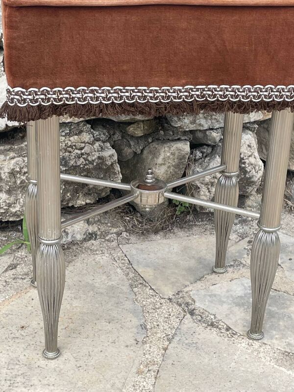 Charmant tabouret en velours marron et métal chromé
