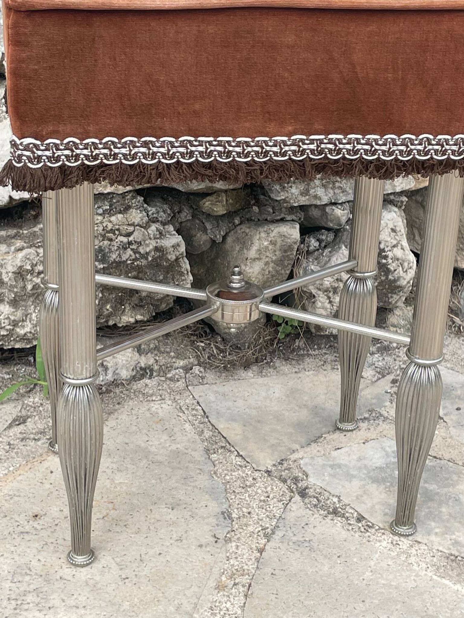 Charming stool in brown velvet and chrome metal