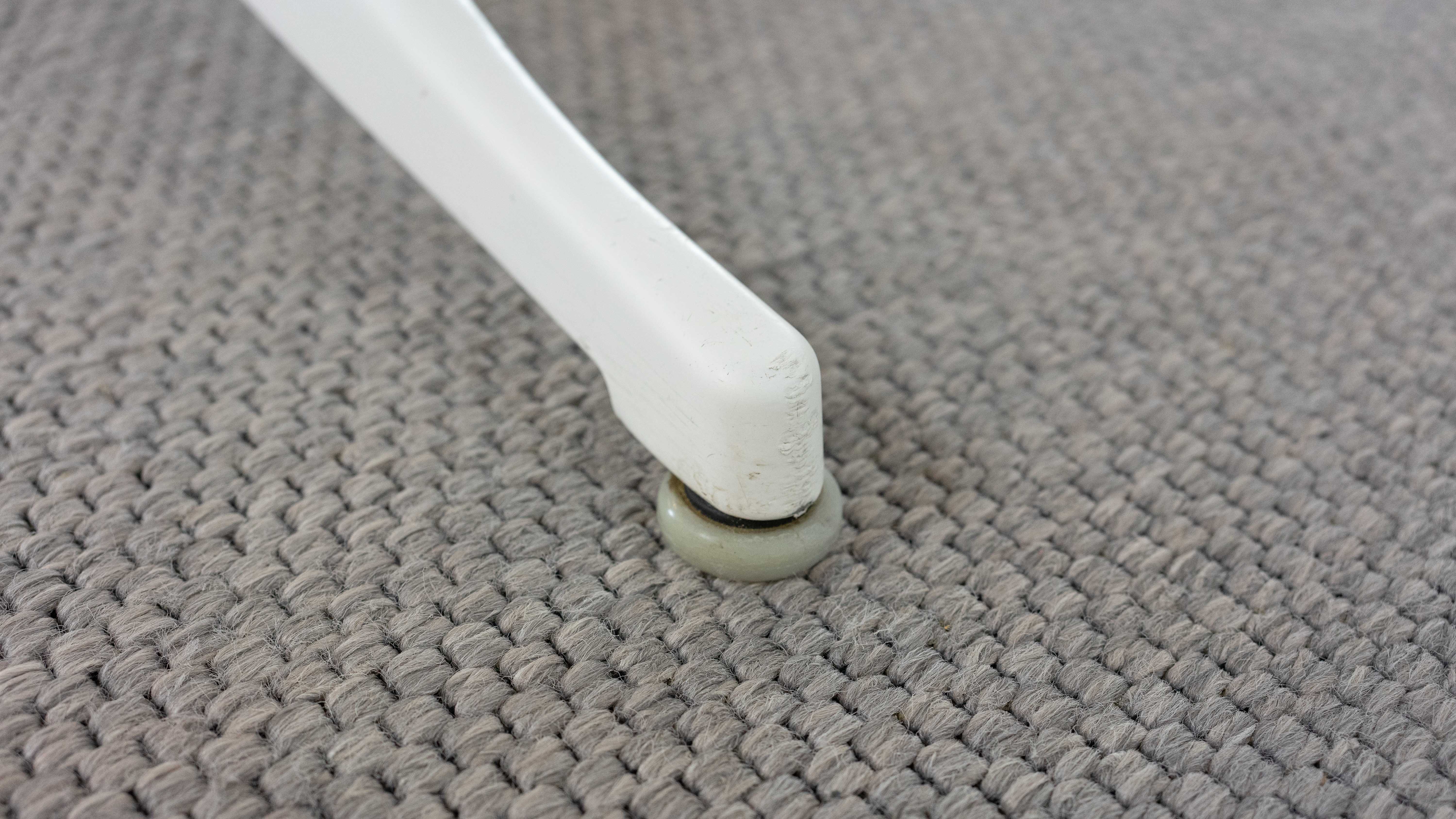 Extendable pedestal dining table by George Nelson for Herman Miller