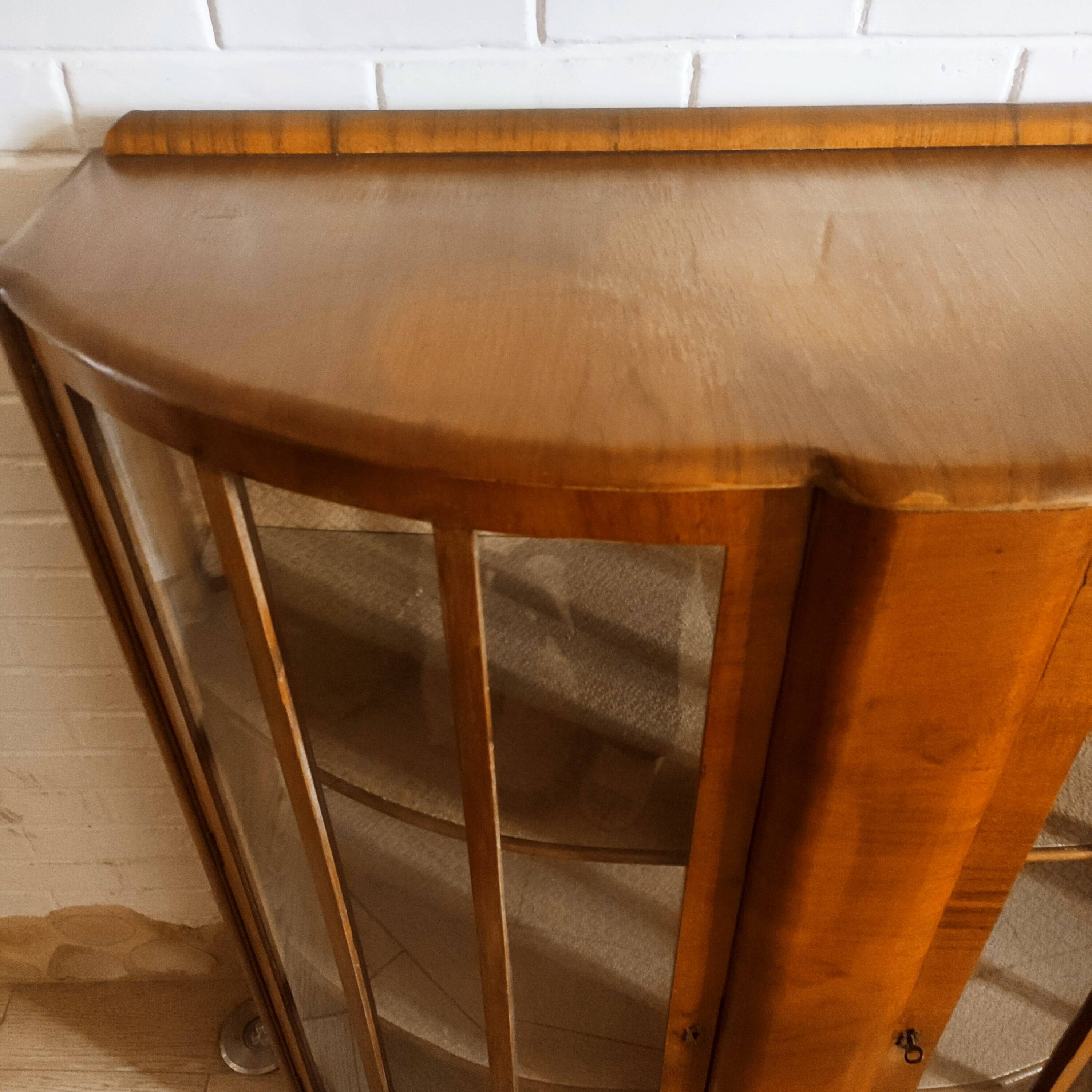 Vitrine art deco en noyer