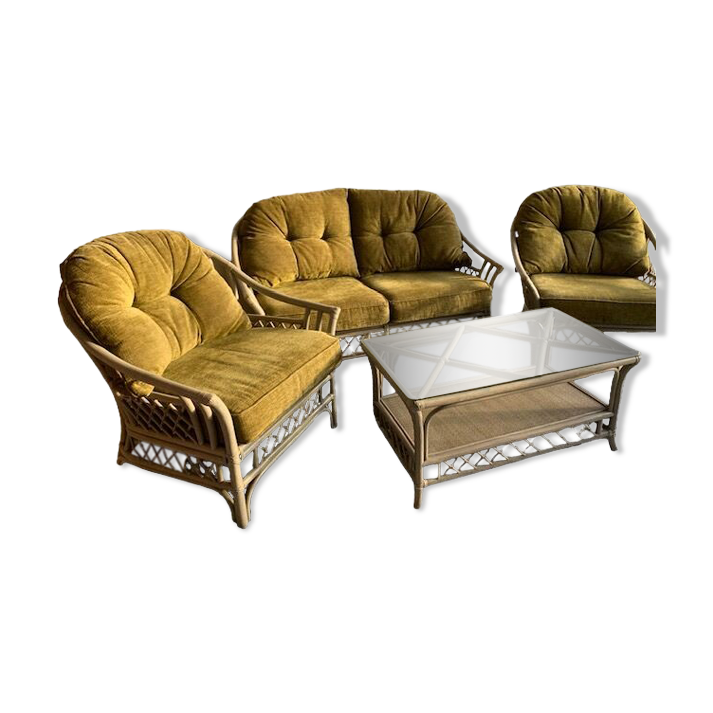 Rattan and velvet salon