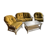 Rattan and velvet salon