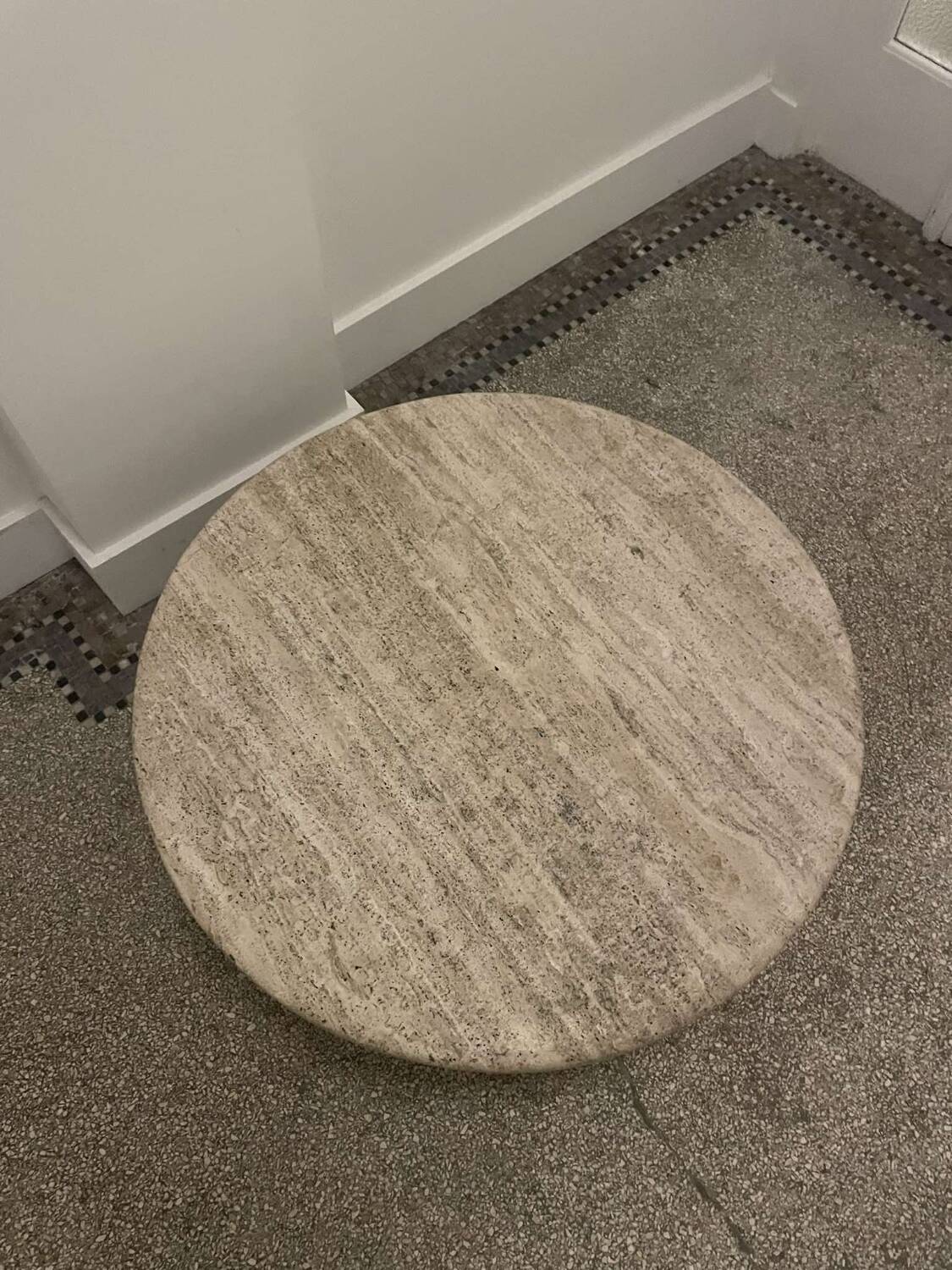 Table basse ronde en travertin, Italy, 1970s