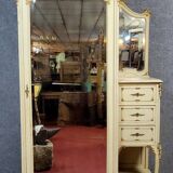 Armoire Vénitienne style Louis XV baroque estampillée en bois laqué et doré