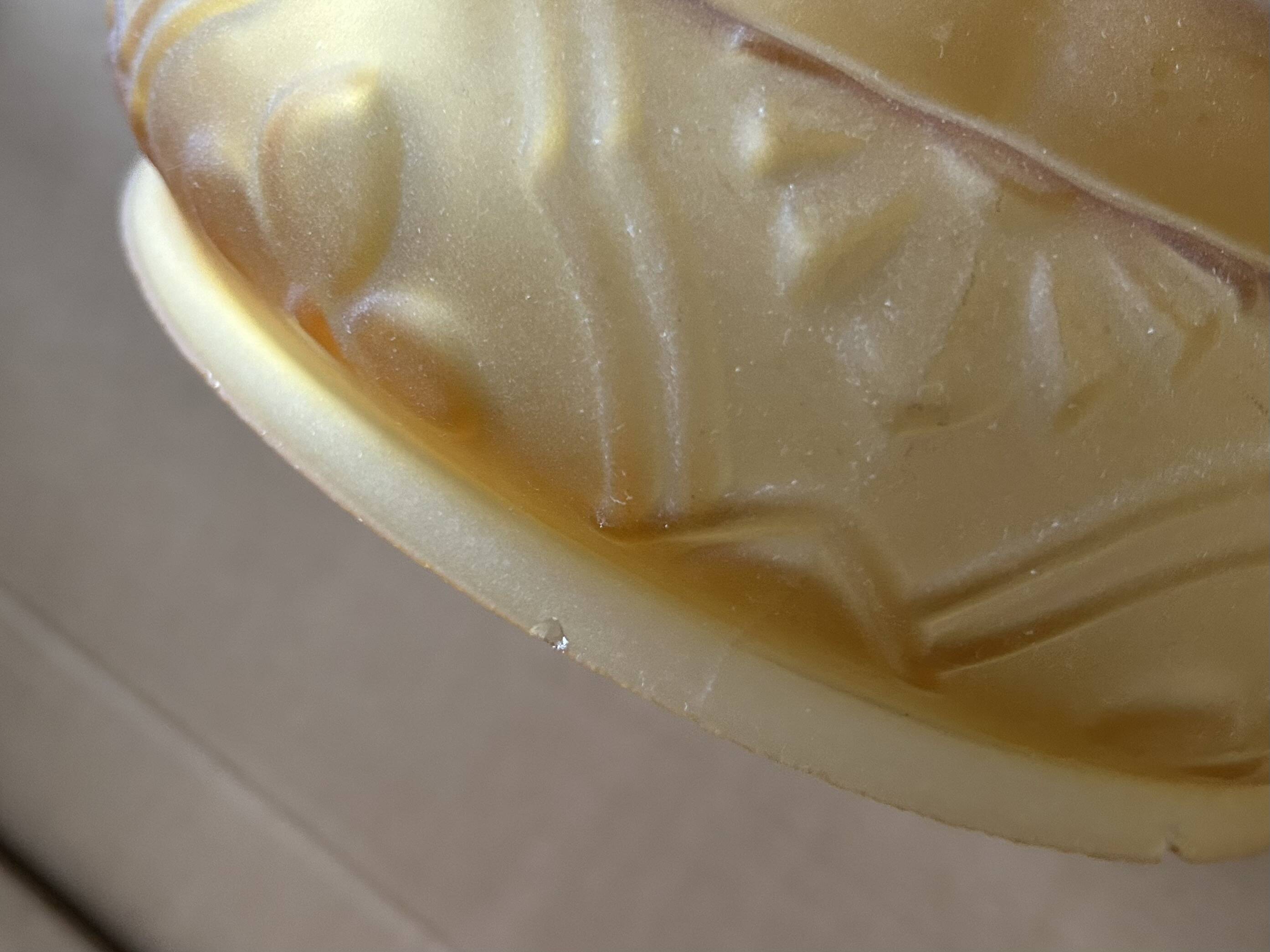 Suspension en verre ambrée ancienne