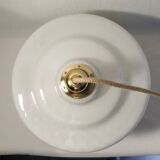 Round suspension in white opaline with serrated edges electrified