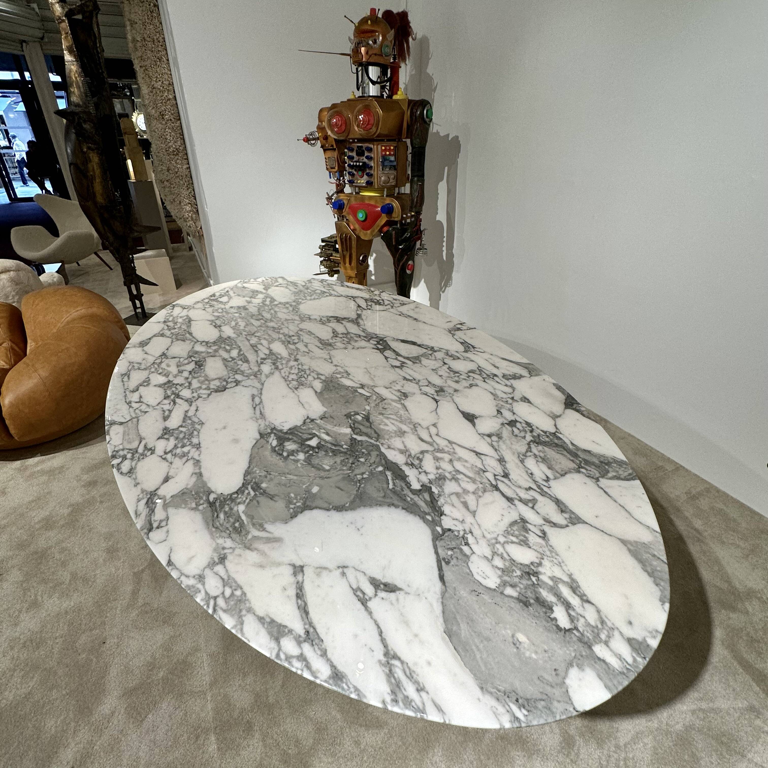 Oval Tulip Marble Table by Saarinen for Knoll - 244 cm