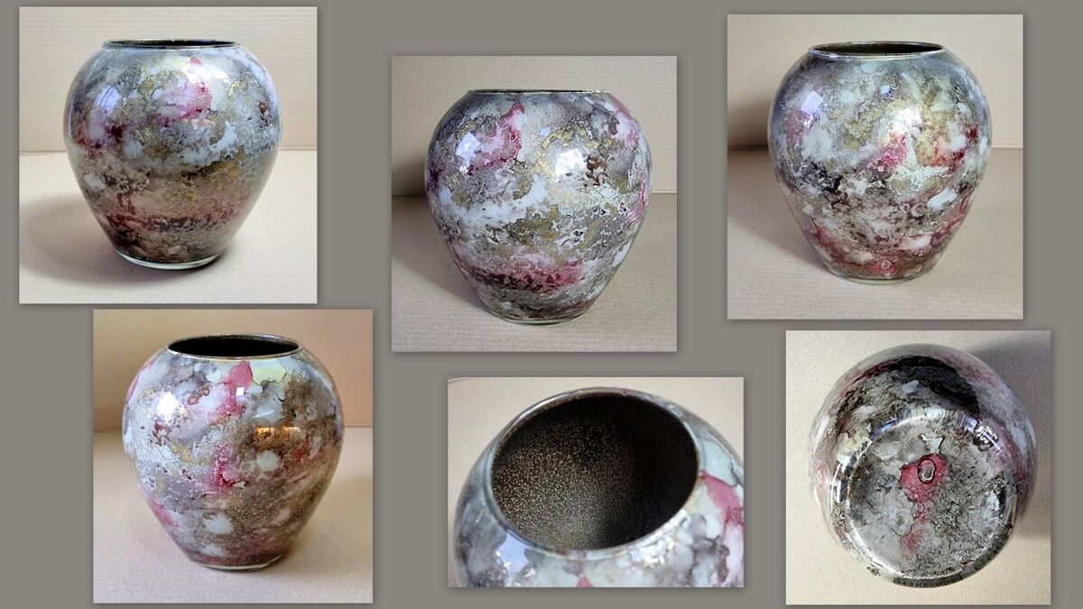 Line lacquered glass ball vase